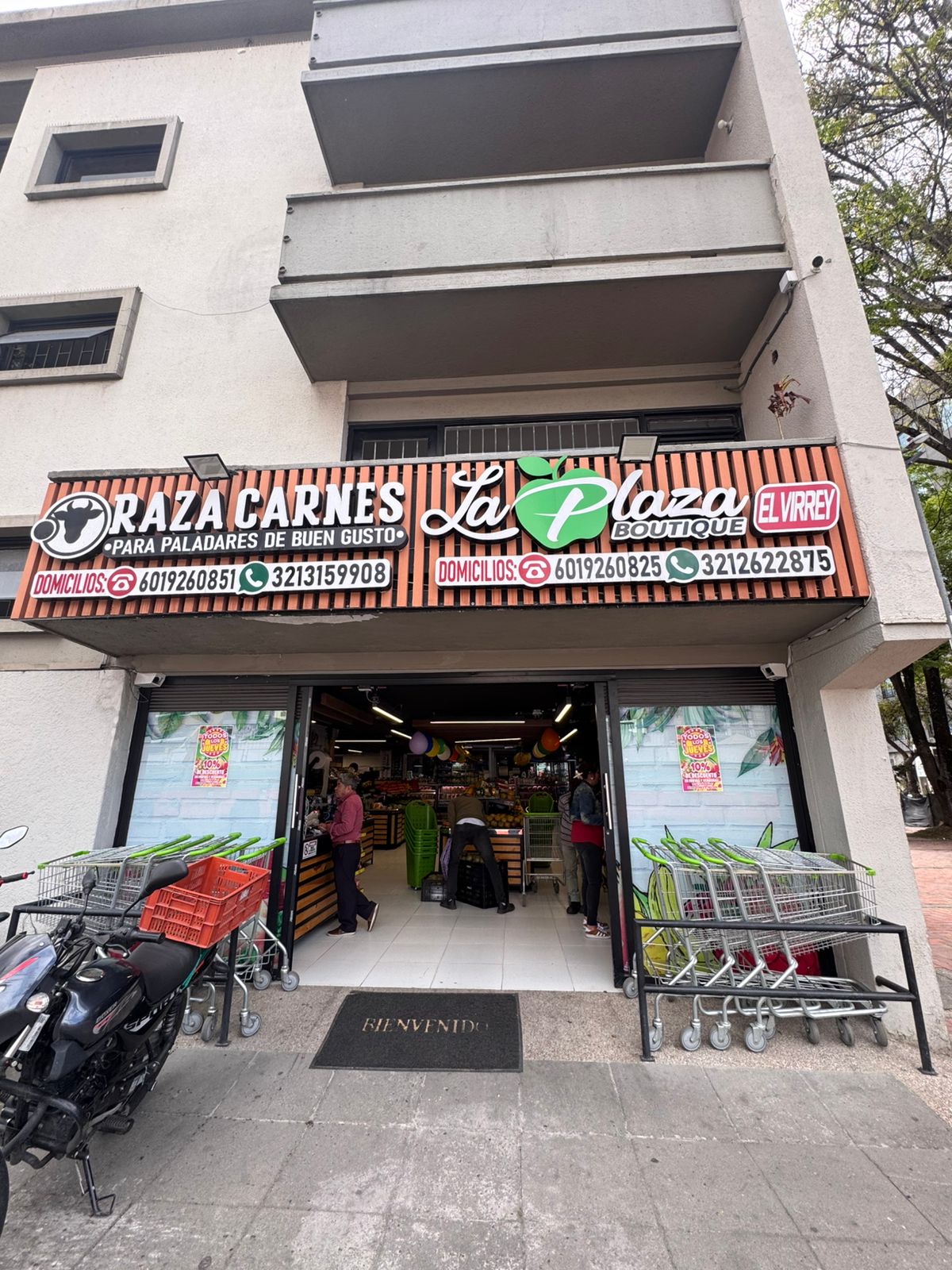 Entrada de La Plaza Boutique El Virrey